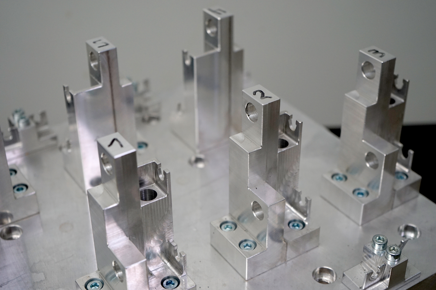 Mechanische Konstruktion, elektrische Konstruktion, Machbarkeitsanalyse, Konzepterstellung, Steifigkeits-/Festigkeitsberechnung, Baugruppenentwicklung, 3D/2D CAD-Konstruktion, Bauteilprüfzentrum Scheller GmbH, BPZS