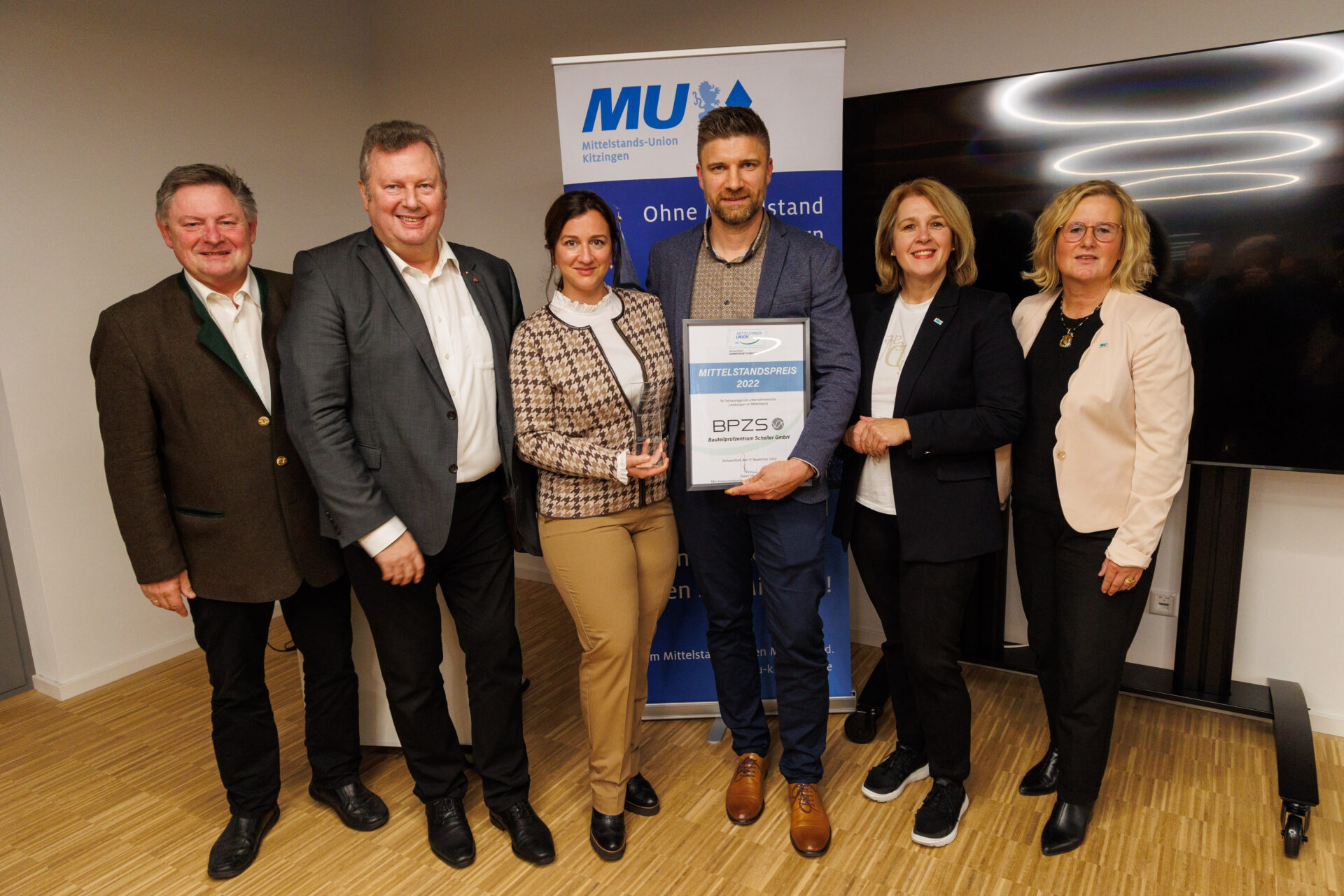 Viel Freude über den Preis (v.l.): Gerhard Eck, Dietert Pfister, Tina Scheller, Christian Scheller, Martina Gießübel und Gabriele Jakob.